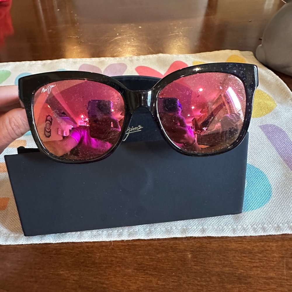 Tommy Bahama edition Maui Jim Black Sunglasses with Pink Lenses